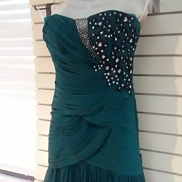 Long green formal dress - Picture 2 of 7
